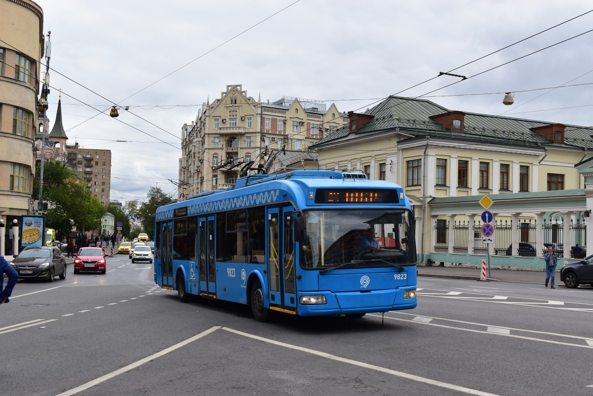 Moskva, BKM 321 № 9823