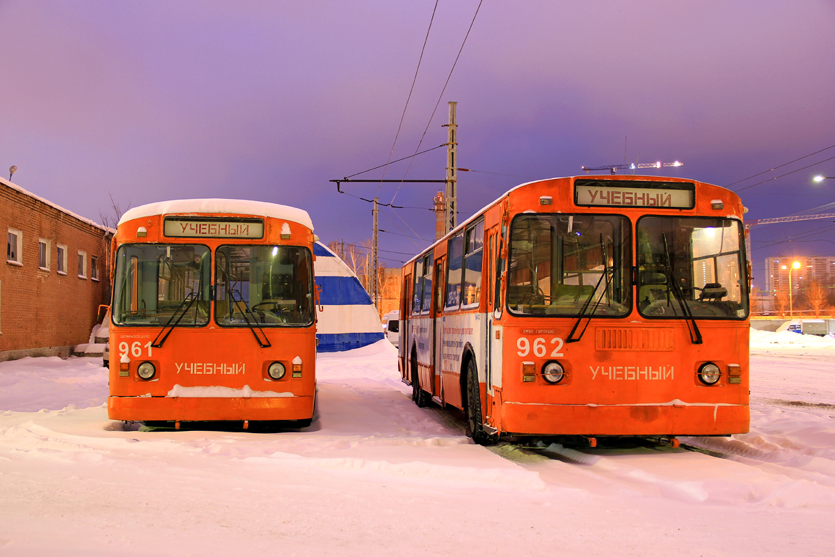 Yekaterinburg, ZiU-682G [G00] # 961; Yekaterinburg, ZiU-682GN # 962
