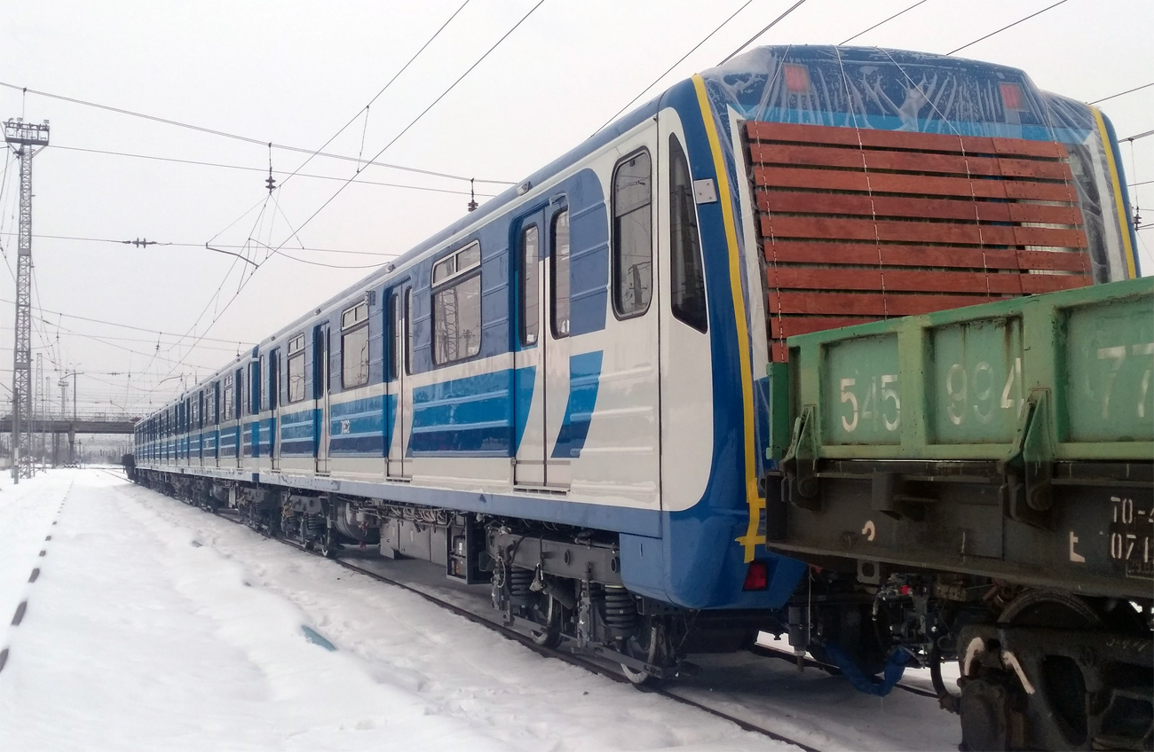 Самара, 81-717.6 № 17602; Самара — Транспортировка вагонов метро по ж/д