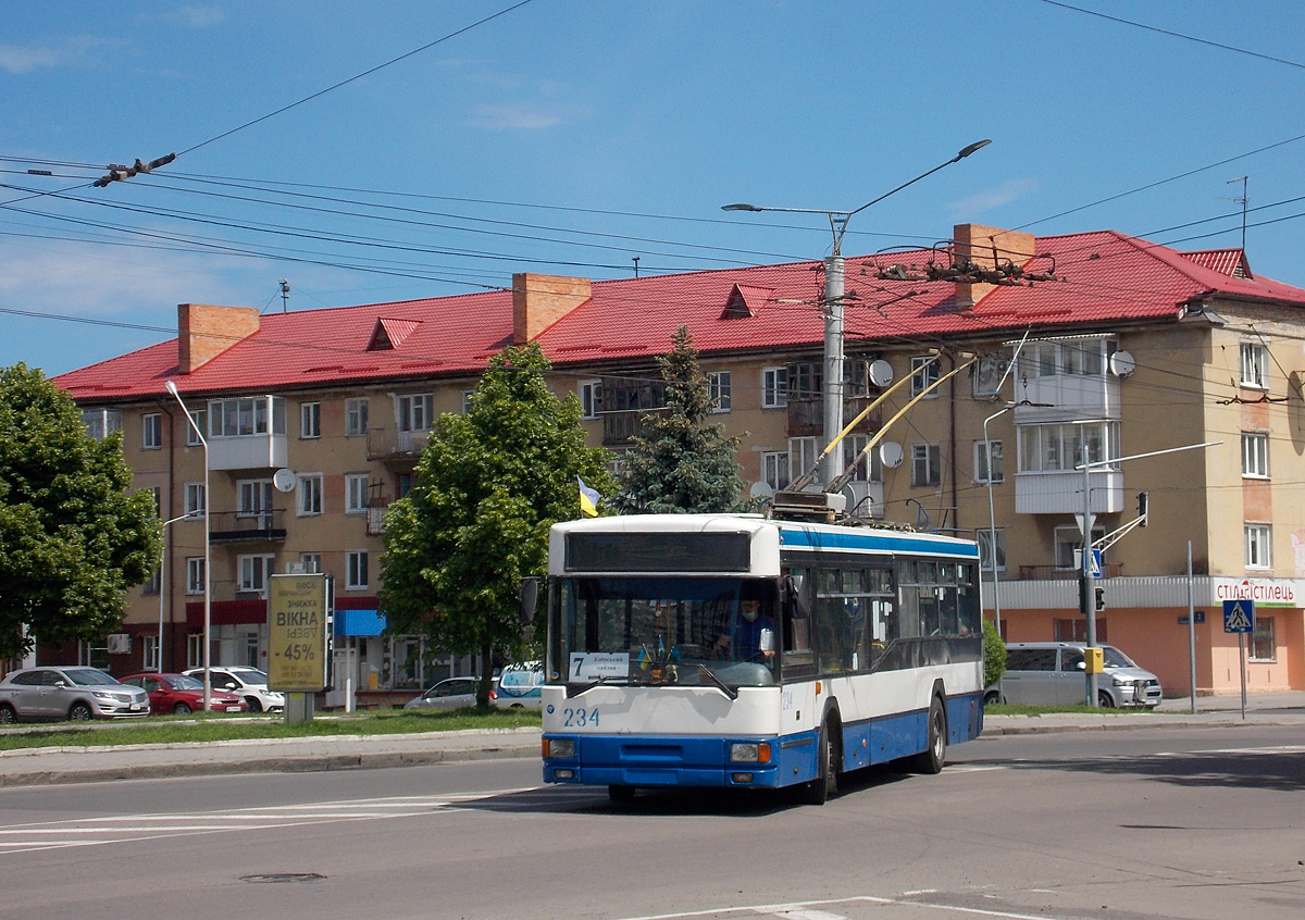 Луцк, Jelcz/PNTKM M121E № 234; Луцк — Проводное воскресение, маршруты на с. Гаразджа Луцк, Jelcz/PNTKM M121E № 234; Луцк — Проводное воскресение, маршруты на с. Гаразджа