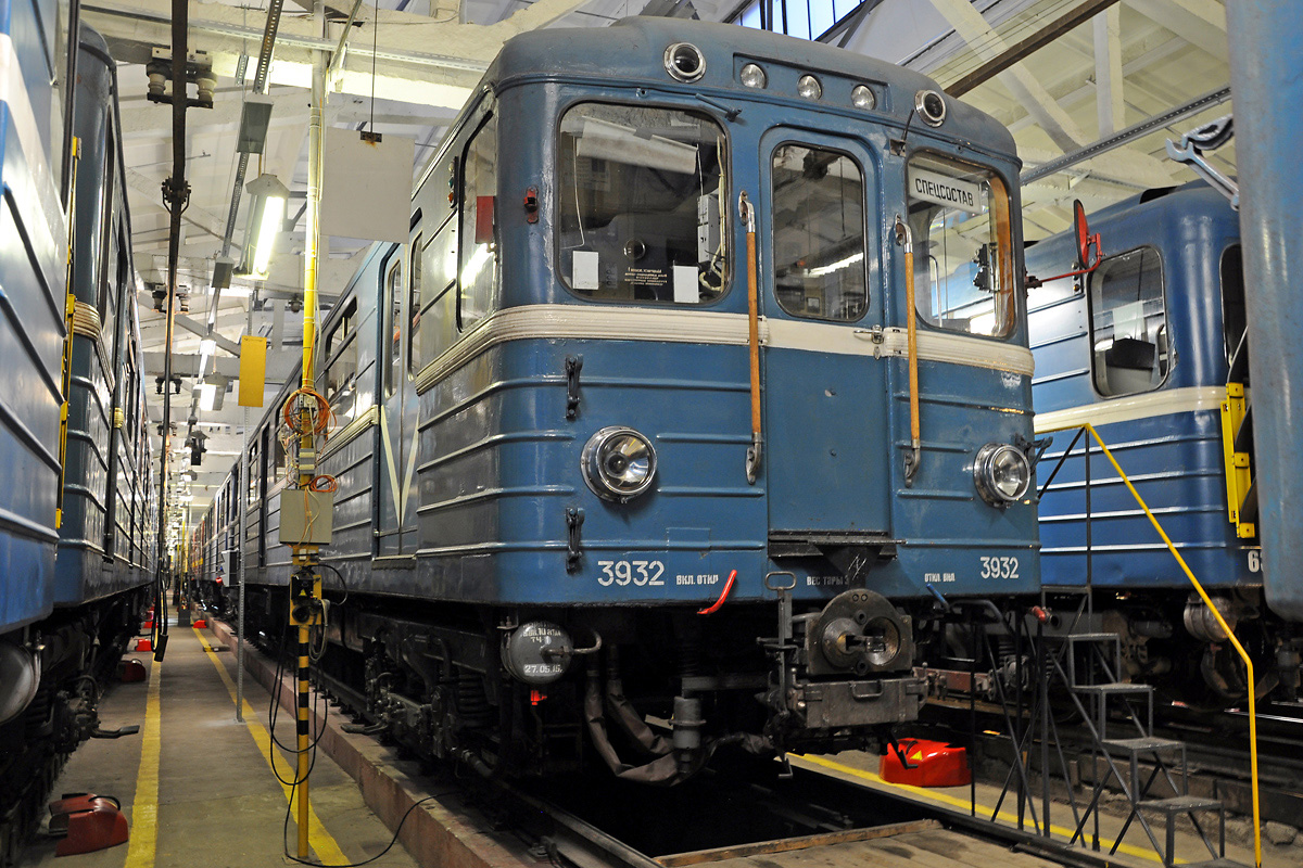 Saint-Petersburg, Emkh (LVZ) č. 3932
