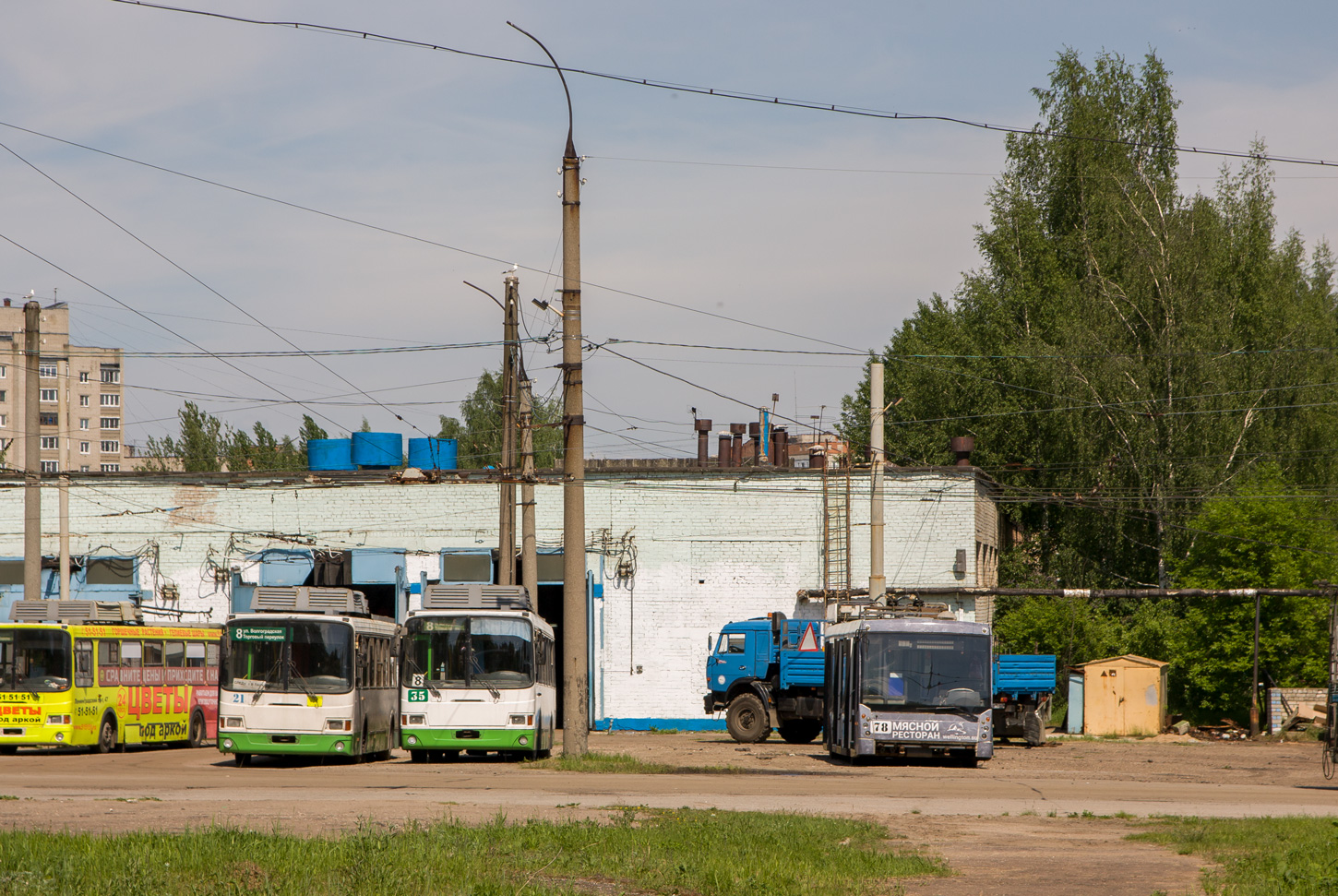 Ярославль, ЛиАЗ-5280 № 35; Ярославль, Тролза-5265.00 «Мегаполис» № 78