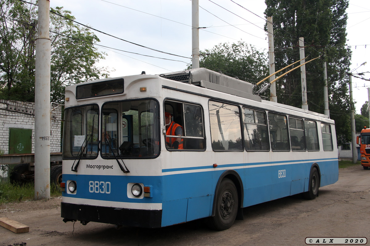 Voronezh, ZiU-682GM1 (with double first door) č. 8830 Voronezh, ZiU-682GM1 (with double first door) č. 8830