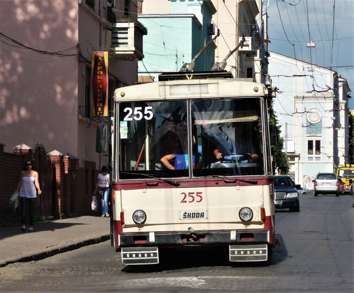 Черновцы, Škoda 14Tr02 № 255