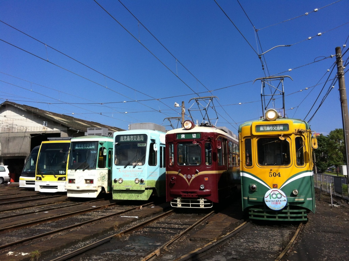 Кагосима, Kyūshū Ryokaku Tetsudō № 2111; Кагосима, Aruna Kōki (общая модель) № 9501; Кагосима, Naniwa Kōki № 605; Кагосима, Tōyo Kōki № 504; Кагосима — Старое депо (до 05.2015)