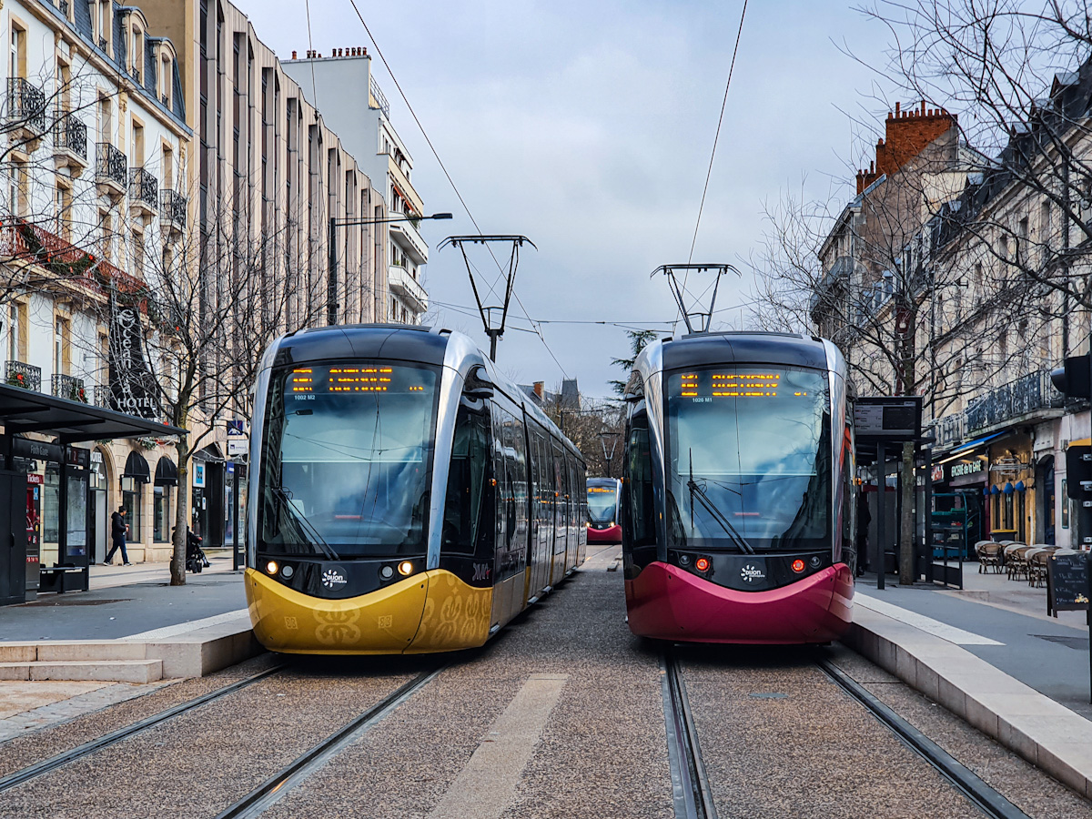 Дижон, Alstom Citadis 302 № 1026; Дижон, Alstom Citadis 302 № 1002