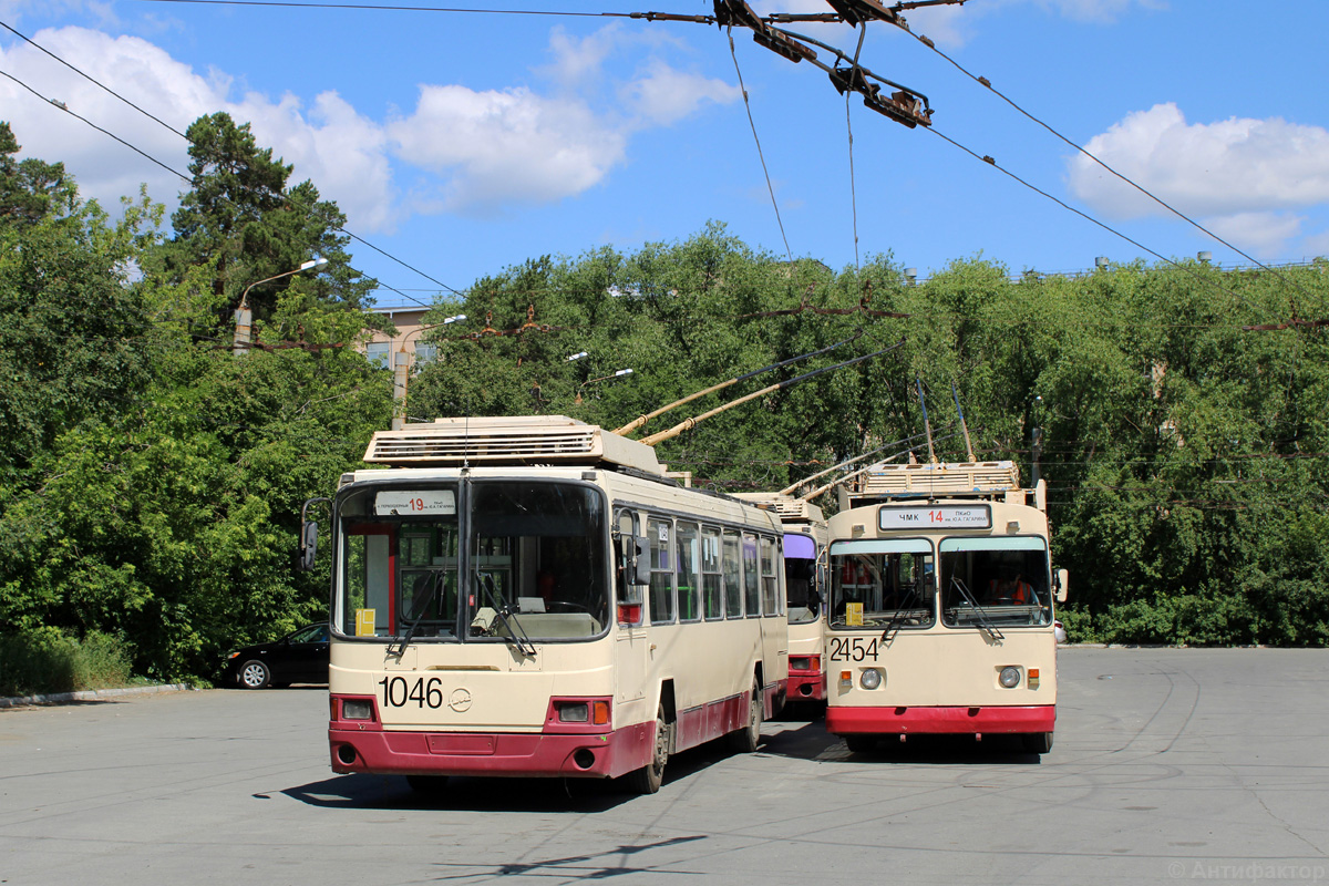 Chelyabinsk, LiAZ-5280 (VZTM) Br. 1046; Chelyabinsk, ZiU-682G [G00] Br. 2454