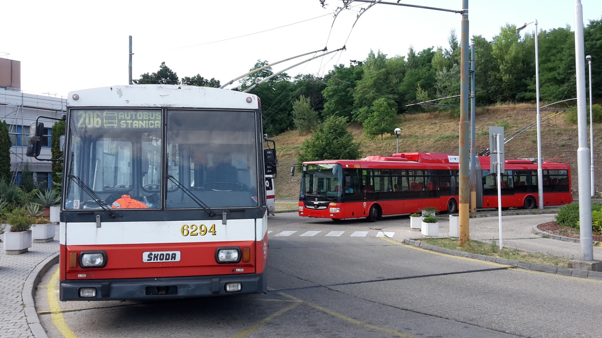 Братислава, Škoda 14Tr10/6 № 6294; Братислава, Škoda 31Tr SOR № 6829