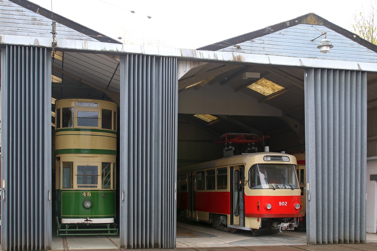 Крич, Blackpool Standard car № 49; Крич, Tatra T4D-Z № 902
