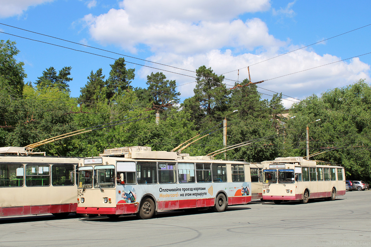 Chelyabinsk, ZiU-682G [G00] Br. 2454; Chelyabinsk, ZiU-682G10 Br. 1089