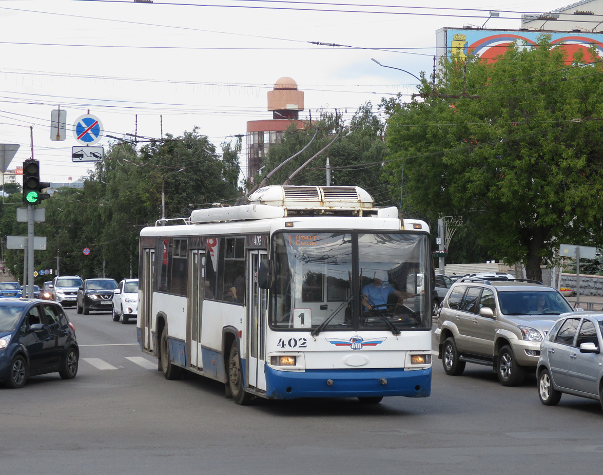 Киров, БТЗ-52767Р № 402