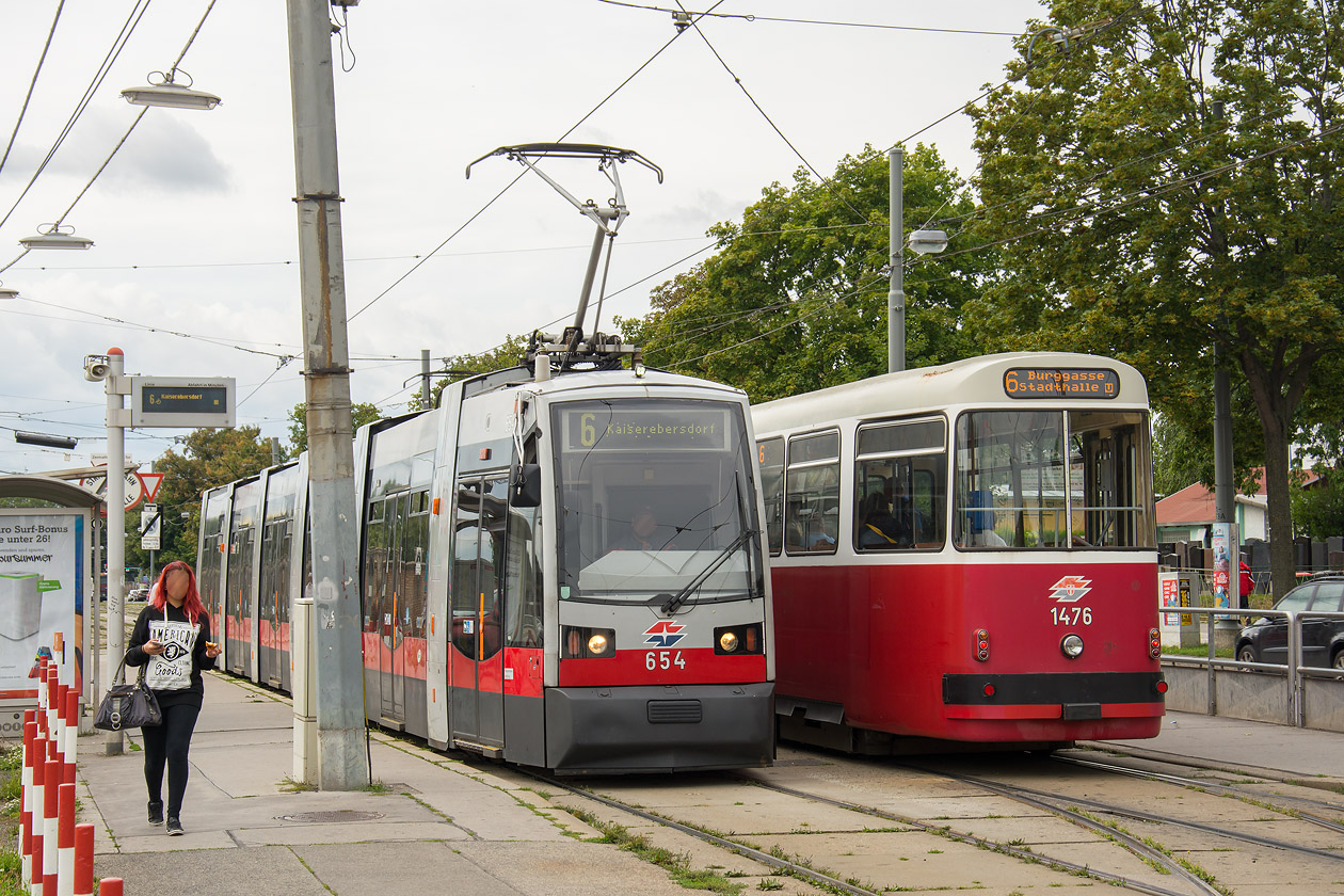 Beč, Siemens ULF-B Br. 654; Beč, Bombardier Type c5 Br. 1476 Beč, Siemens ULF-B Br. 654; Beč, Bombardier Type c5 Br. 1476