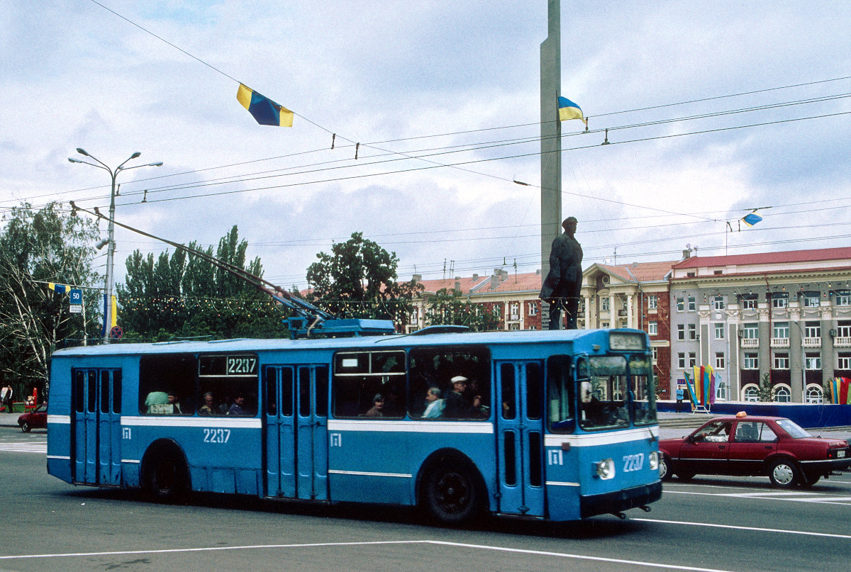 Донецк, ЗиУ-682Г [Г00] № 2237; Донецк — Фотографии Питера Хэзелдайна — 08.2001