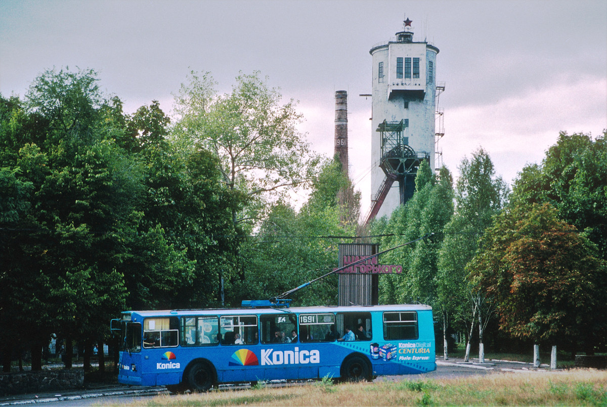 Донецк, ЗиУ-682ГН № 1691; Донецк — Фотографии Питера Хэзелдайна — 08.2001