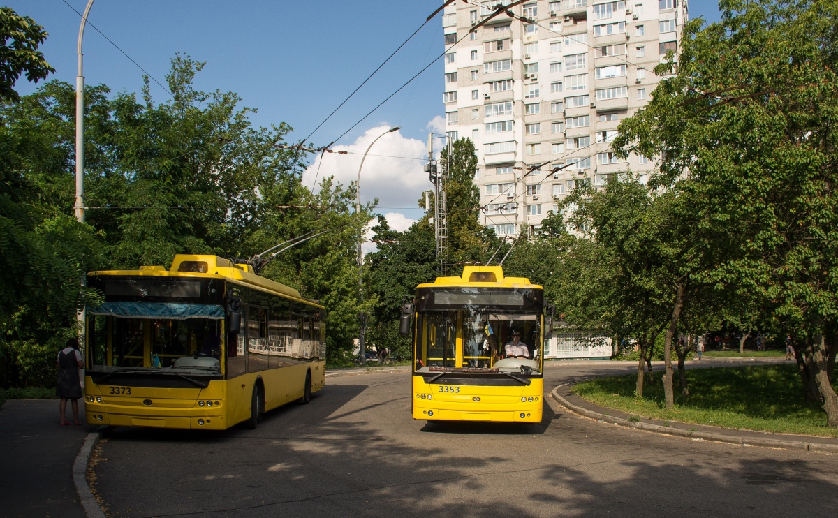 Киев, Богдан Т70110 № 3353; Киев — Конечные станции и кольца
