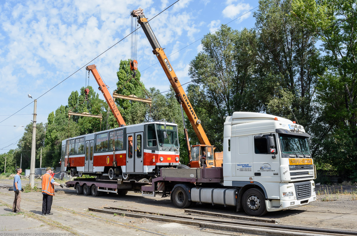 Каменское, Tatra T6A5 № 2020; Каменское — Прибытие и разгрузка новых вагонов