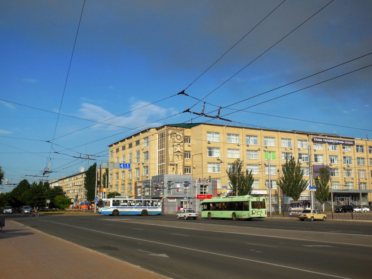 Северодонецк, BKM 321 № 406; Северодонецк, YMZ T2.09 № 503 Северодонецк, BKM 321 № 406; Северодонецк, YMZ T2.09 № 503