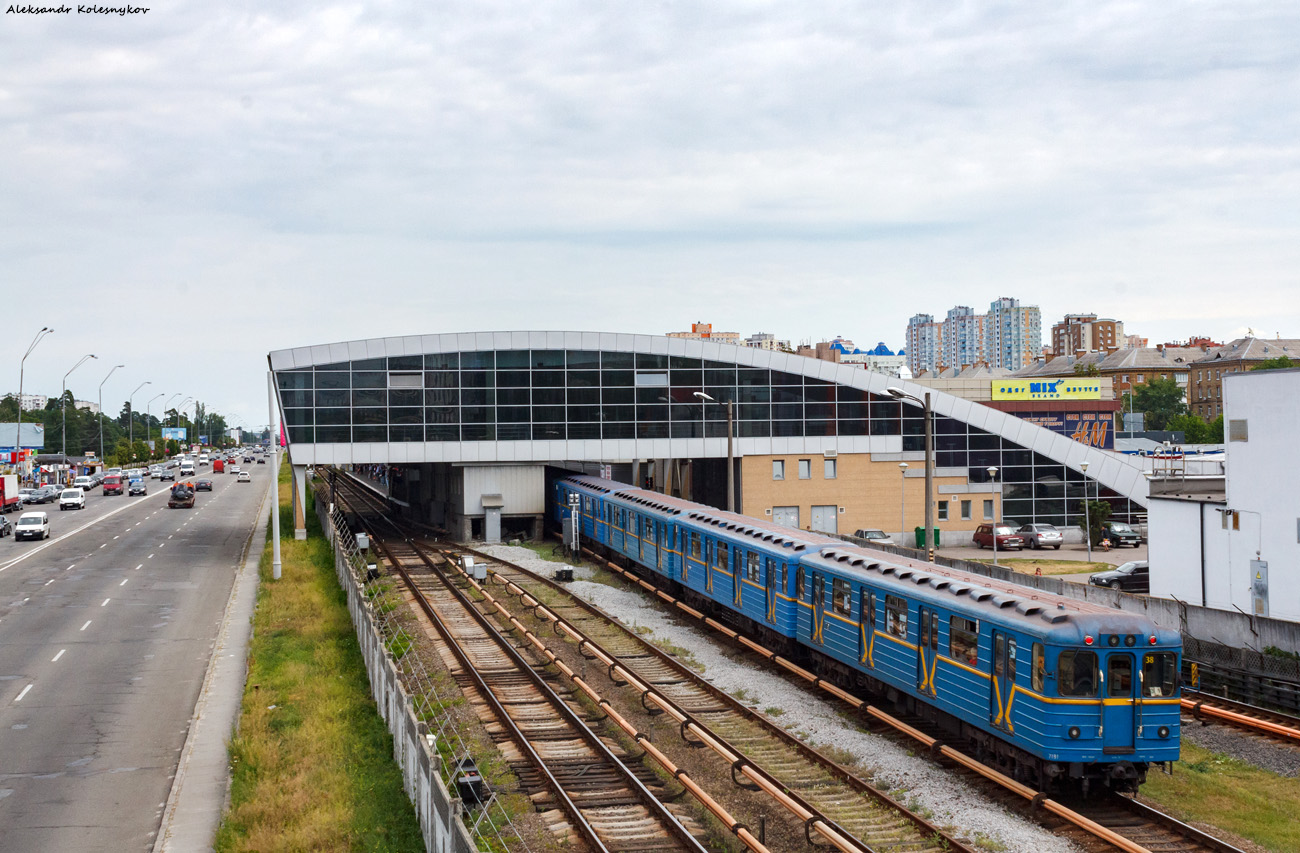 Kyjiw, Ema-502 Nr. 7191; Kyjiw — Metro — Vehicles — Type E*; Kyjiw — Metro — Line M1 (red)