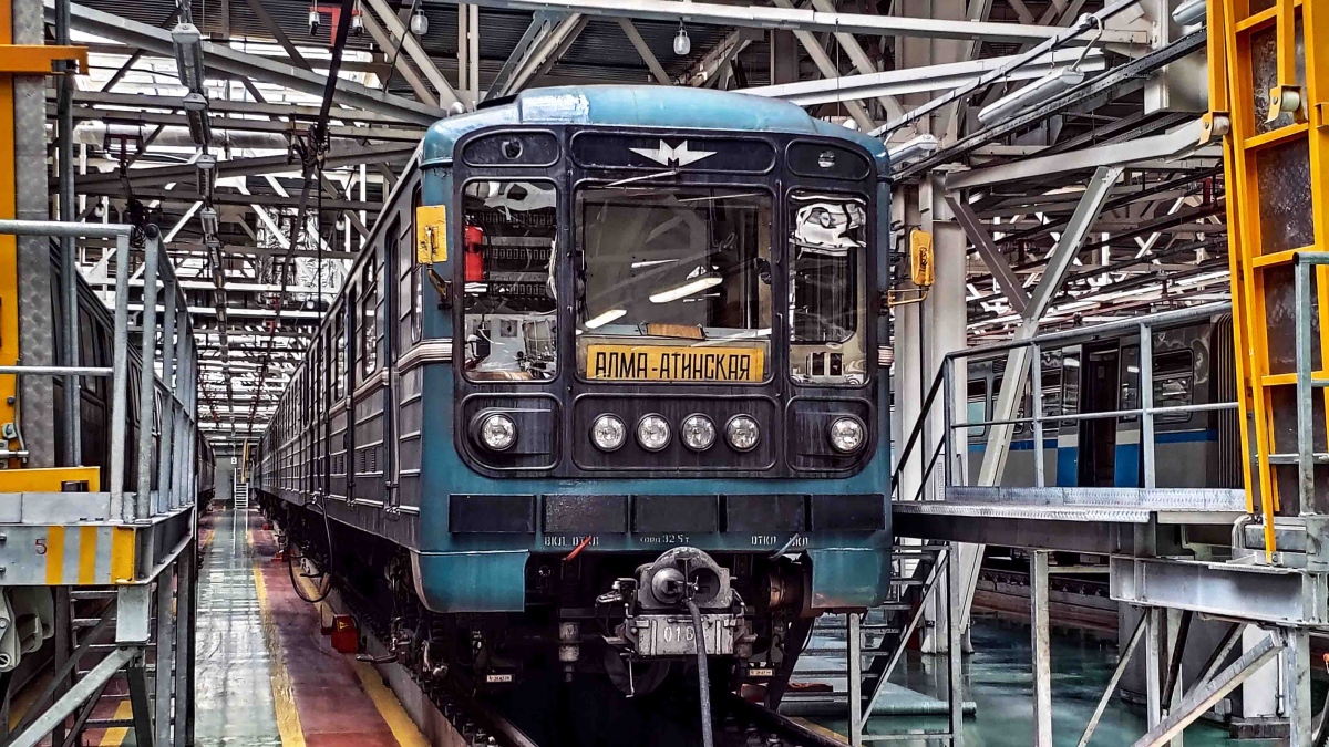 Moskva, 81-717.5 (MMZ/MVM) č. 0163 Moskva, 81-717.5 (MMZ/MVM) č. 0163