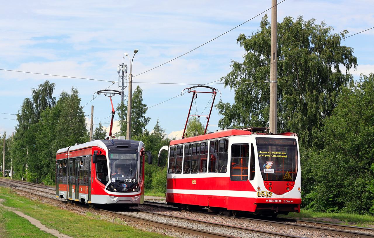 Санкт-Петербург, 71-923 «Богатырь» № 0203; Санкт-Петербург, 71-134А (ЛМ-99АВН) № 0513