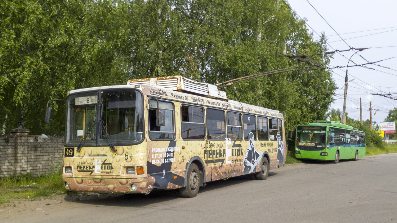 Рыбинск, ЛиАЗ-5280 № 49; Рыбинск, ВМЗ-5298.01 «Авангард» № 95