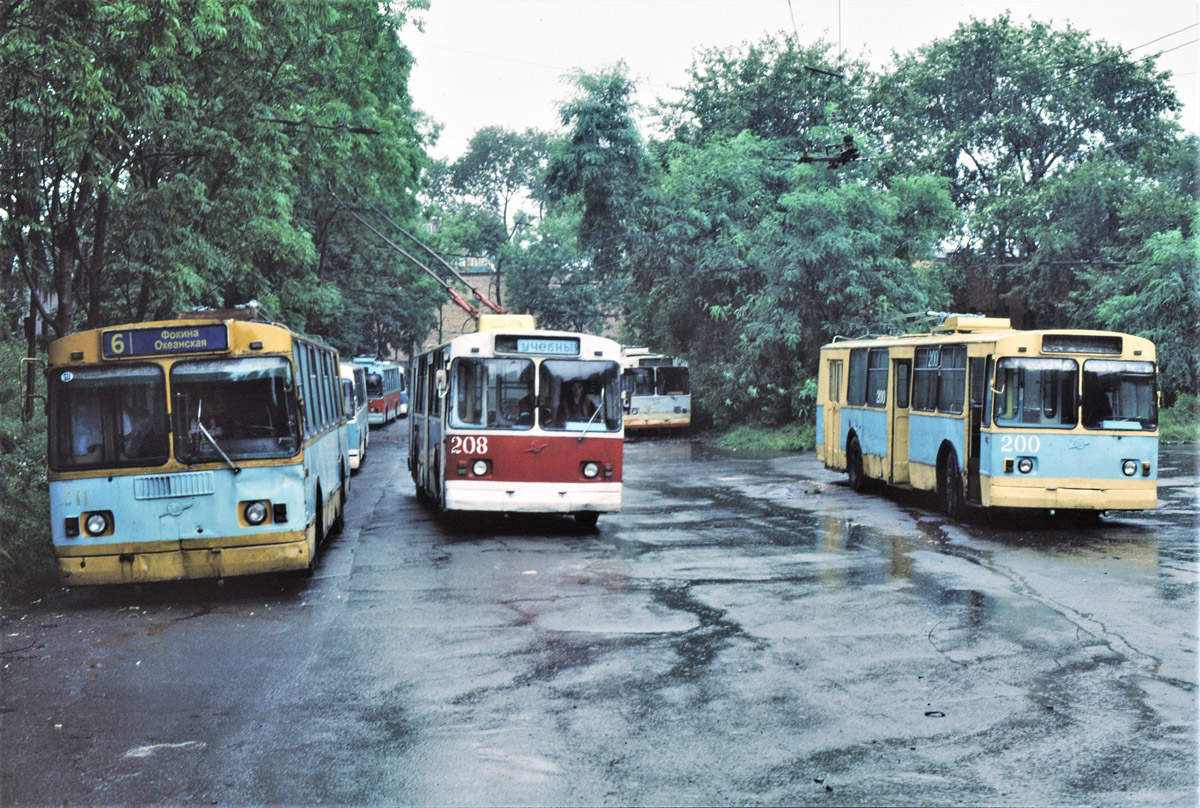 Wladiwostok, ZiU-682G [G00] Nr. 211; Wladiwostok, ZiU-682V [V00] Nr. 208; Wladiwostok, ZiU-682V-013 [V0V] Nr. 200
