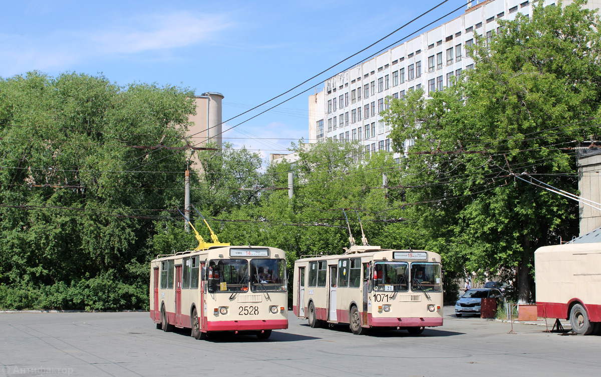 Челябинск, ЗиУ-682Г-012 [Г0А] № 2528; Челябинск, ЗиУ-682Г-012 [Г0А] № 1071; Челябинск — Конечные станции и кольца