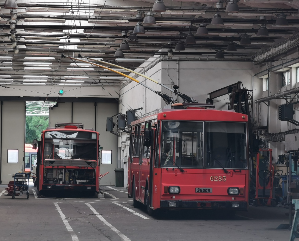 Pressburg, Škoda 15Tr13/6M Nr. 6636; Pressburg, Škoda 14Tr10/6 Nr. 6285