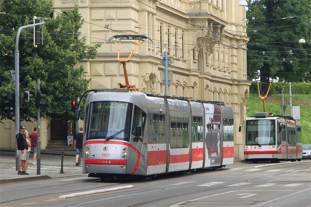 Брно, Škoda 13T Elektra № 1927; Брно, Škoda 03T6 Anitra № 1814 Брно, Škoda 13T Elektra № 1927; Брно, Škoda 03T6 Anitra № 1814