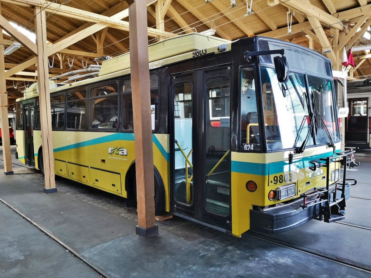 Страшице, Škoda 14TrE2 № 9803; Прага — Музей городского транспорта в депо Střešovice