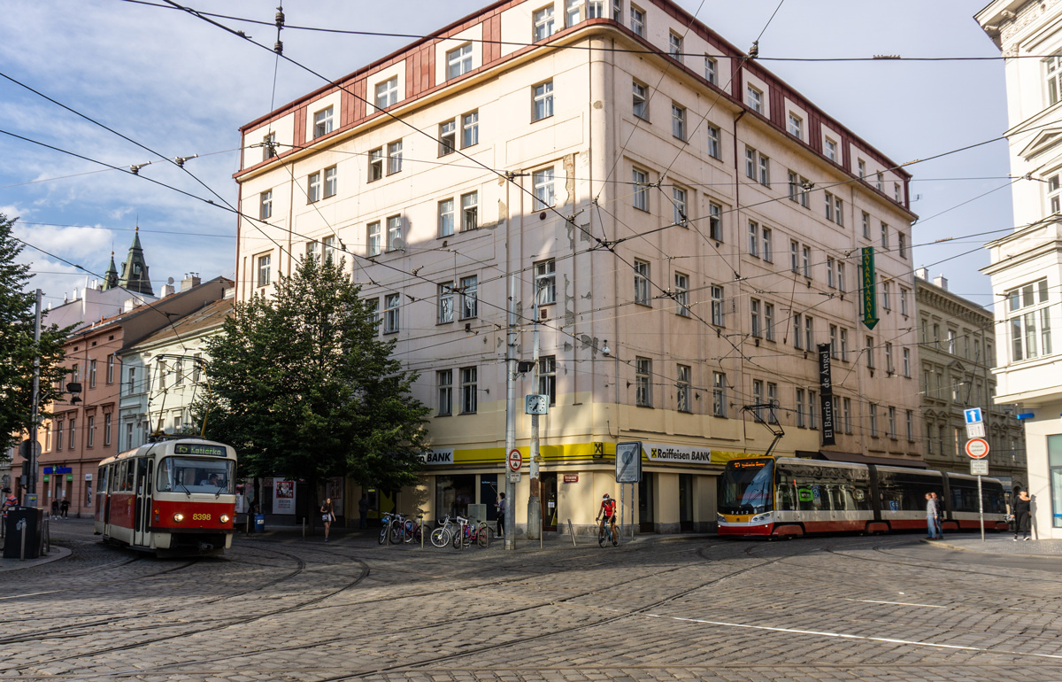 Прага, Škoda 15T6 ForCity Alfa Praha № 9412; Прага, Tatra T3R.P № 8398