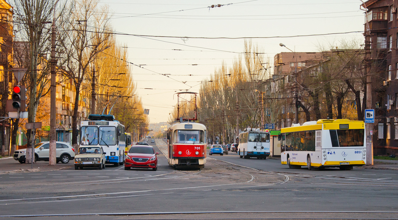 Мариуполь, Tatra T3SUCS № 705; Мариуполь, ЮМЗ Т2 № 1821