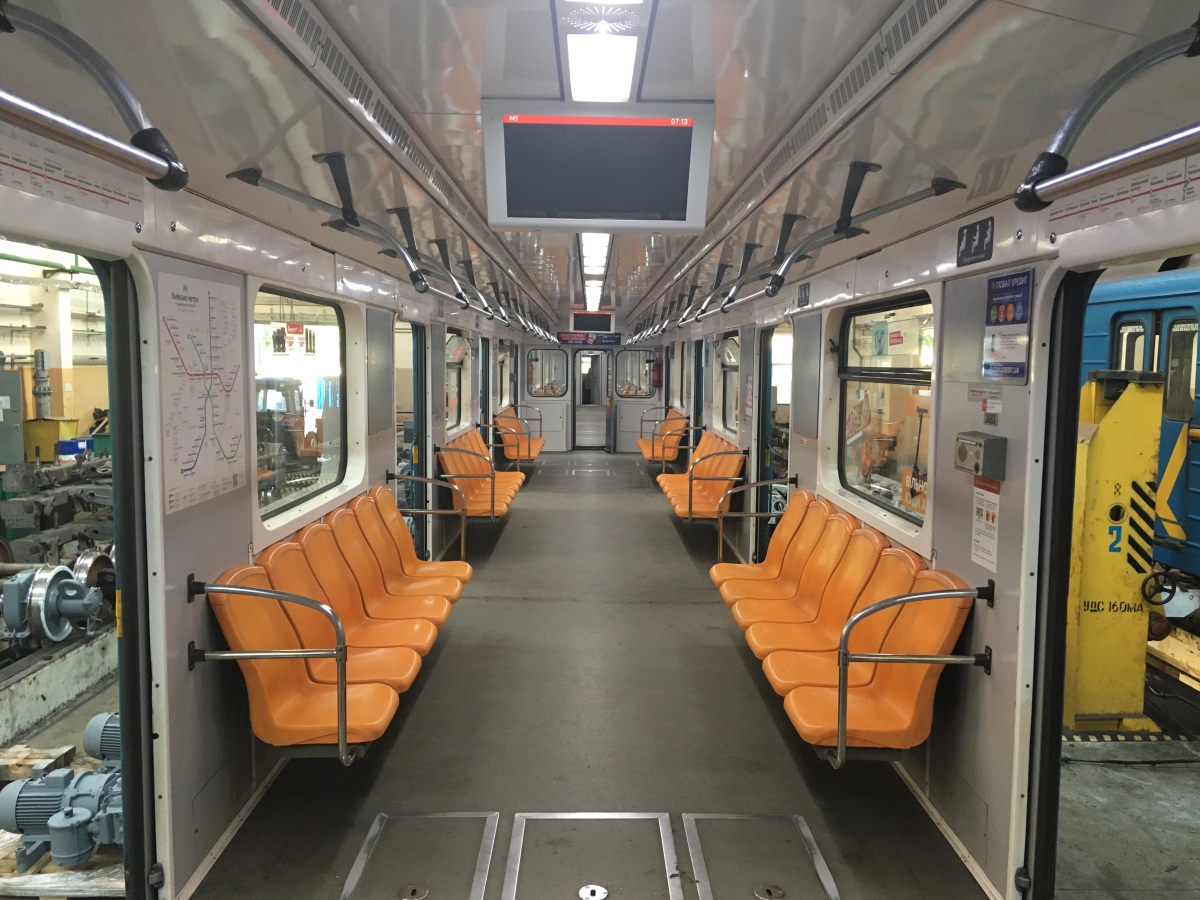 Kyjev, E-KM-Pm (81-7081) č. 3683