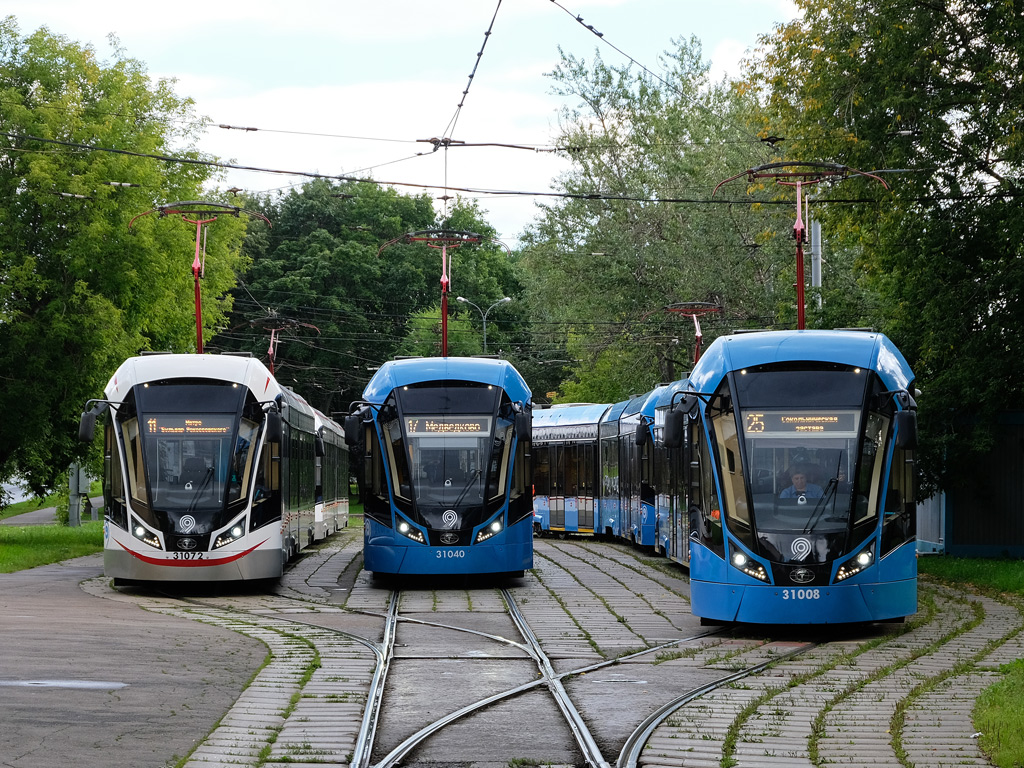 Moscou, 71-931M “Vityaz-M” N°. 31072; Moscou, 71-931M “Vityaz-M” N°. 31040; Moscou, 71-931M “Vityaz-M” N°. 31008