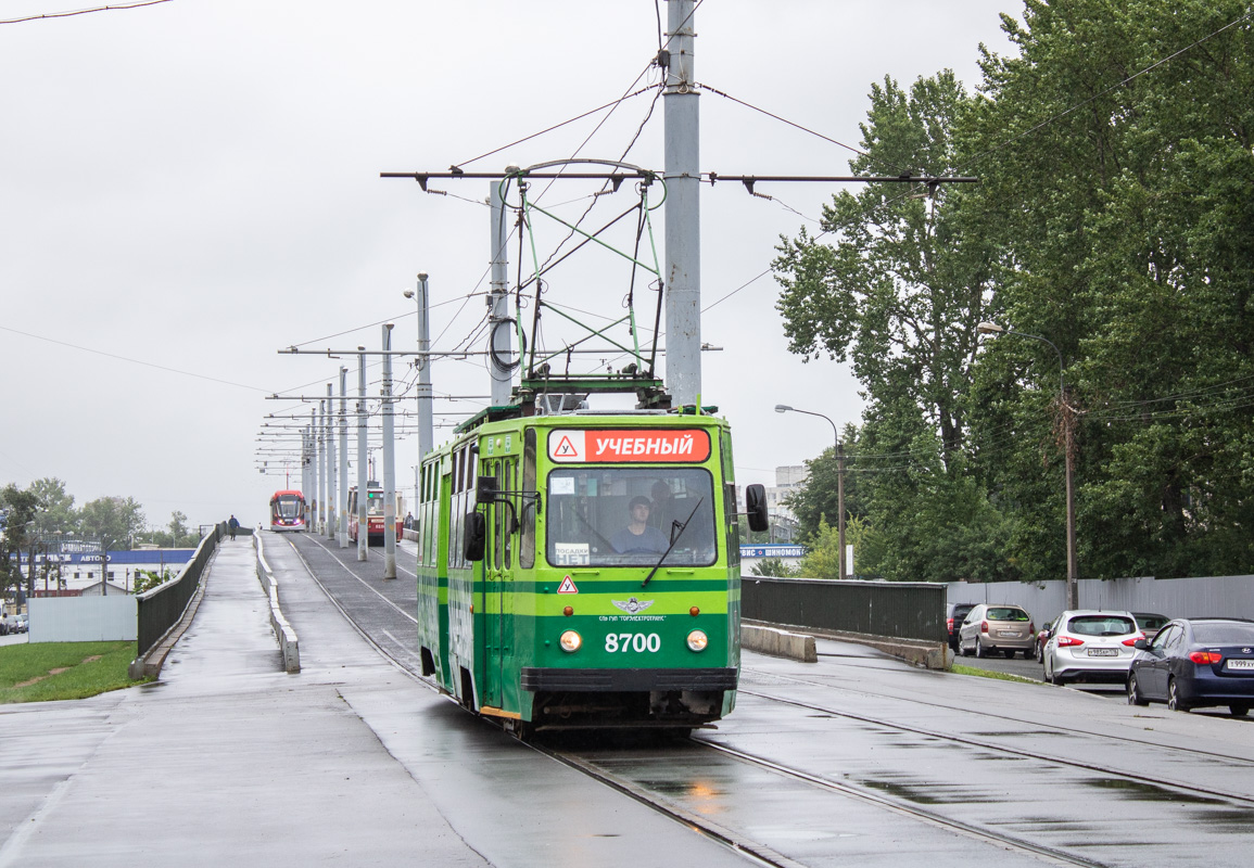Санкт-Петербург, ЛМ-68М № 8700