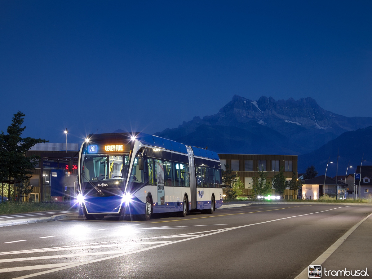 Вёве — Монтрё — Блоне, Van Hool Exqui.City 18 № 802