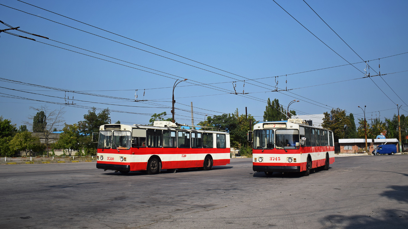 Chișinău, ZiU-682V [V00] № 3745; Chișinău, ZiU-682V-012 [V0A] № 3780
