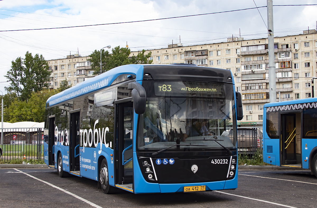 Moskau, KAMAZ-6282 Nr. 430232