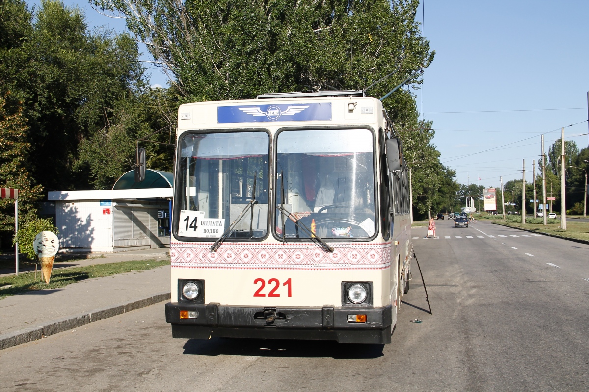 Запорожье, ЮМЗ Т2 № 221