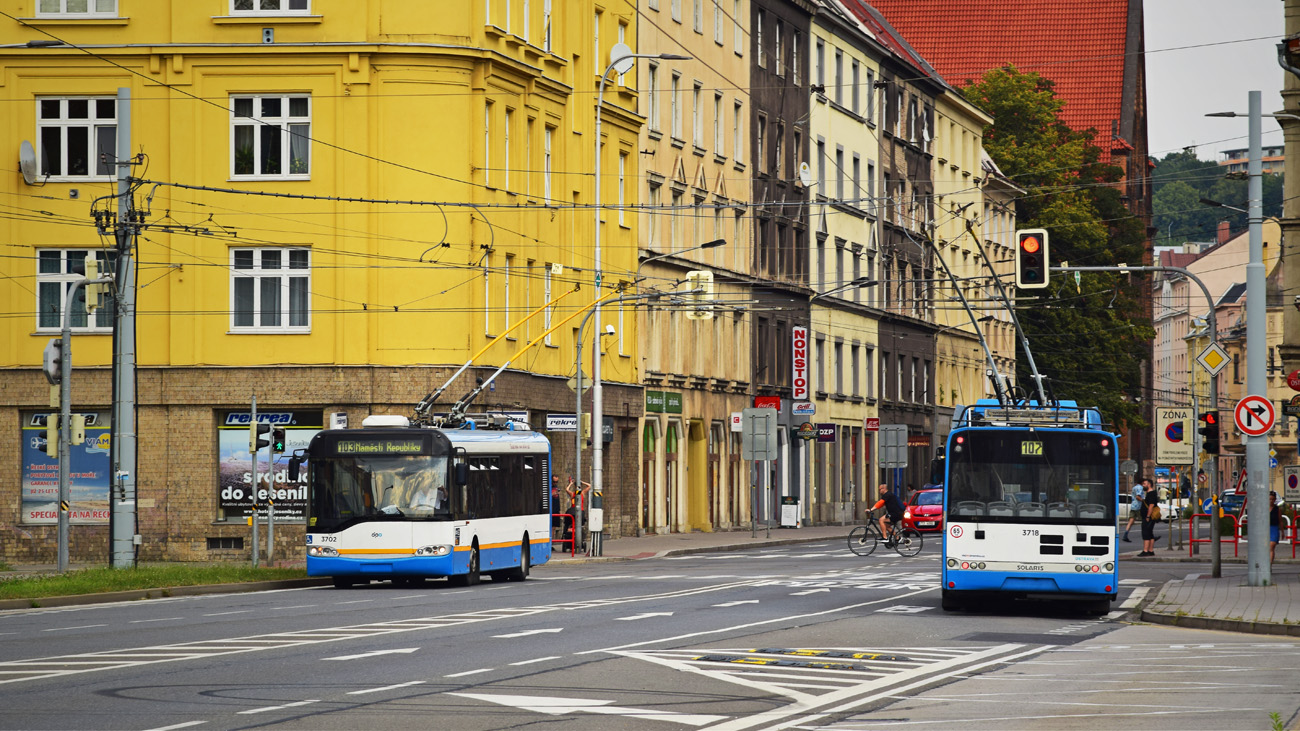 Острава, Solaris Trollino II 12 AC № 3702; Острава, Škoda 26Tr Solaris III № 3718