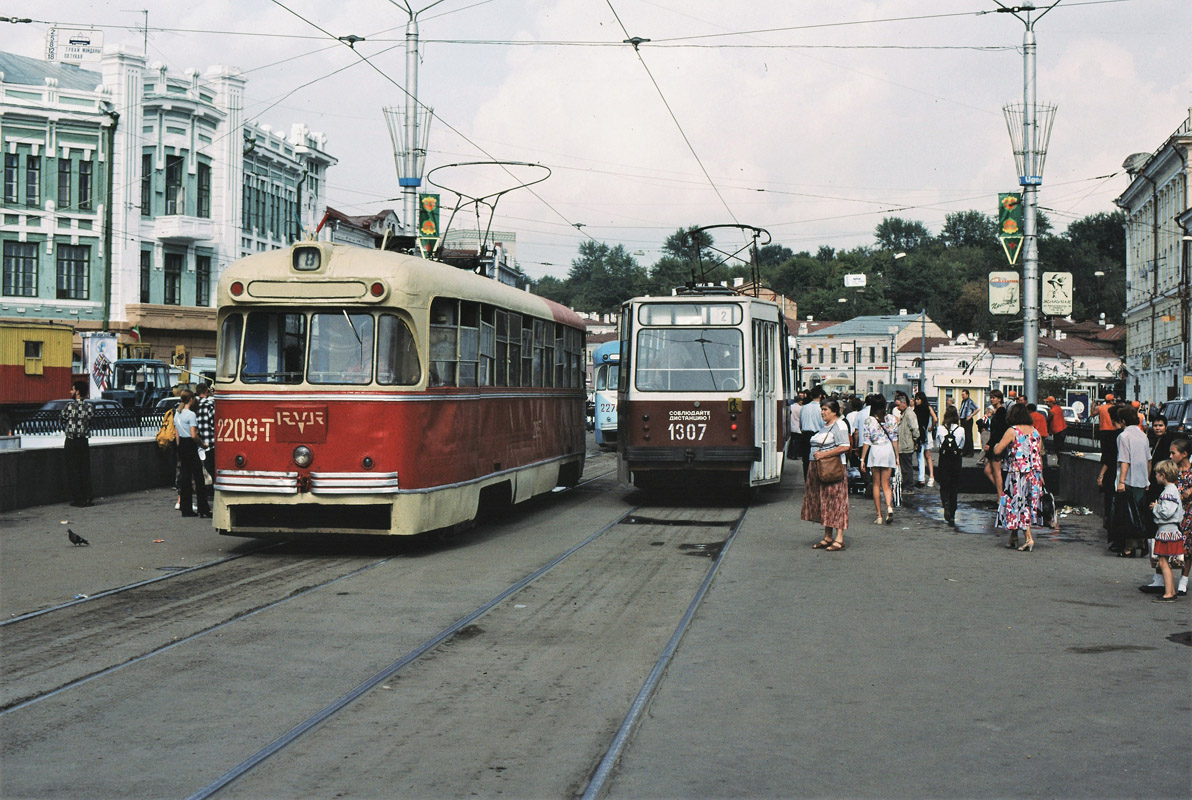 Казань, РВЗ-6М2 № 2209; Казань, 71-132 (ЛМ-93) № 1307