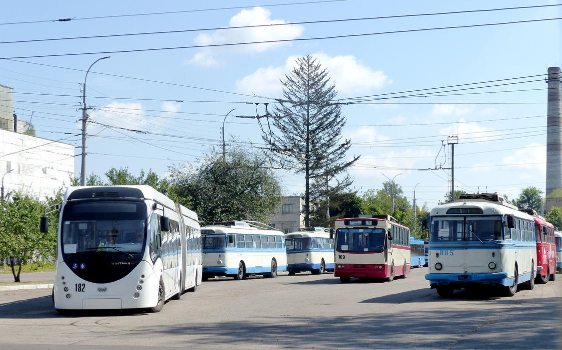 Ровно, БКМ 43303А № 182; Ровно, Jelcz/KPNA PR110T № 169; Ровно, Škoda 9TrH27 № 085; Ровно — Разные фотографии