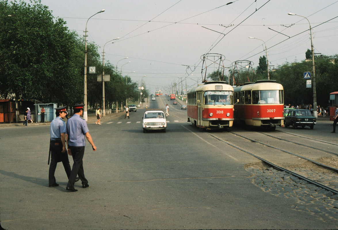 Volgograd, Tatra T3SU (2-door) č. 3016; Volgograd, Tatra T3SU (2-door) č. 3007