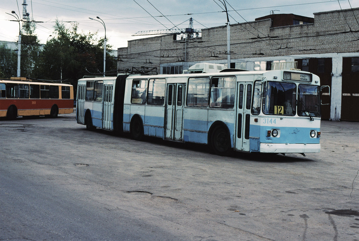 Samara, ZiU-683B [B00] № 3144; Samara — Historical photos — Tramway and Trolleybus (1992-2000); Samara — Trolleybus depot # 3