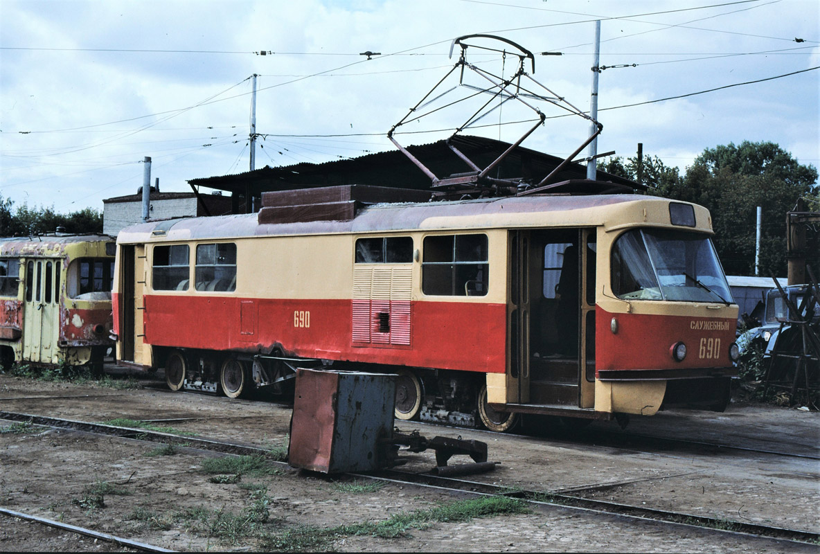 Самара, Tatra T3SU (двухдверная) № 690; Самара — Городское трамвайное депо; Самара — Исторические фотографии — Трамвай и Троллейбус (1992-2000)
