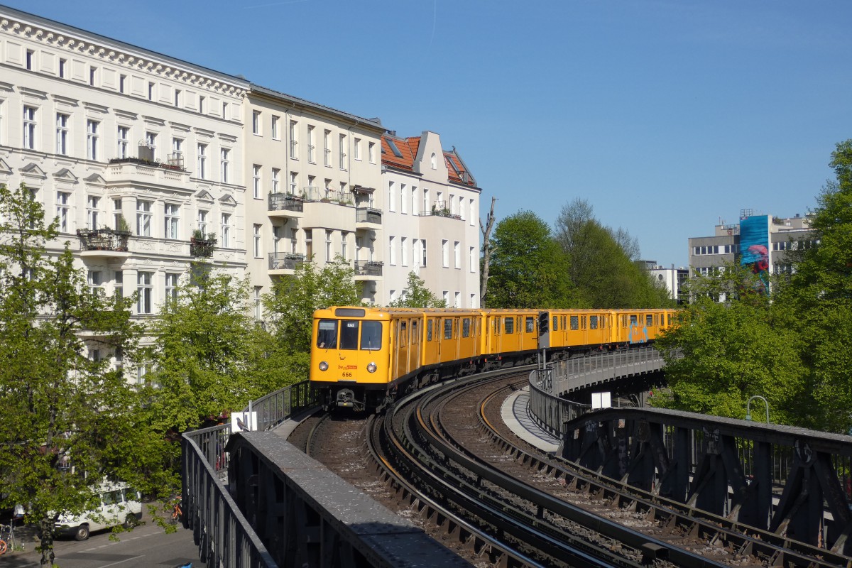 Berlín, BVG A3L71 č. 666