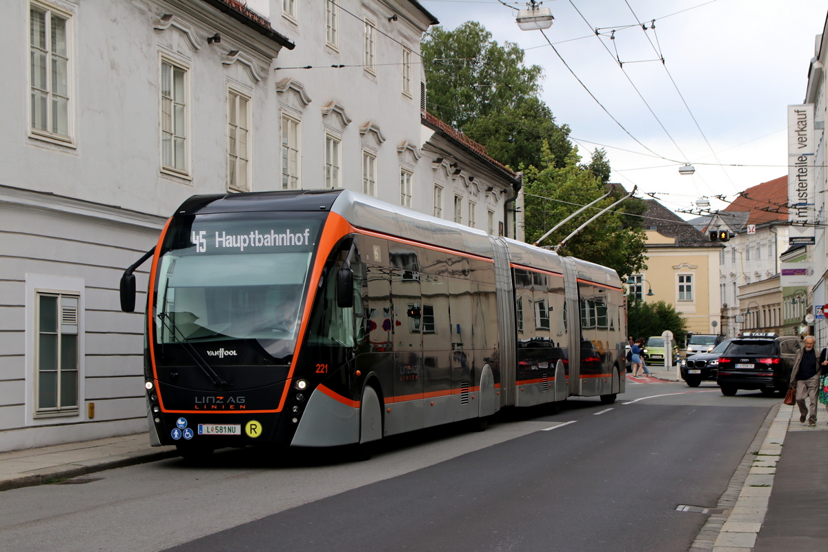 Линц, Van Hool Exqui.City 24 № 221