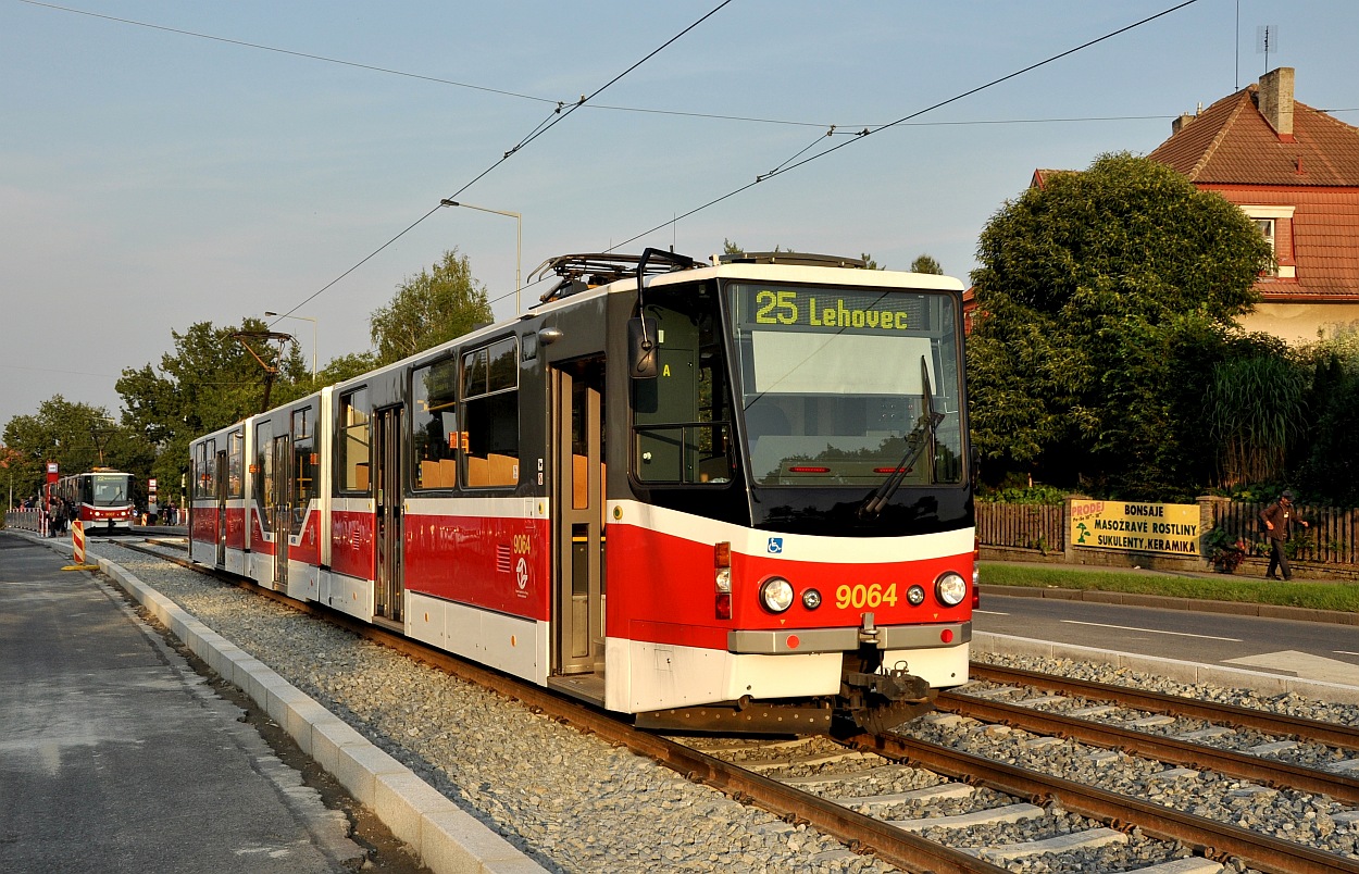 Praha, Tatra KT8D5R.N2P č. 9064