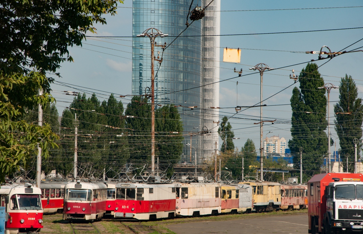 Киев, КТВ-57 № АВ-4; Киев, Tatra T3SU № 5952