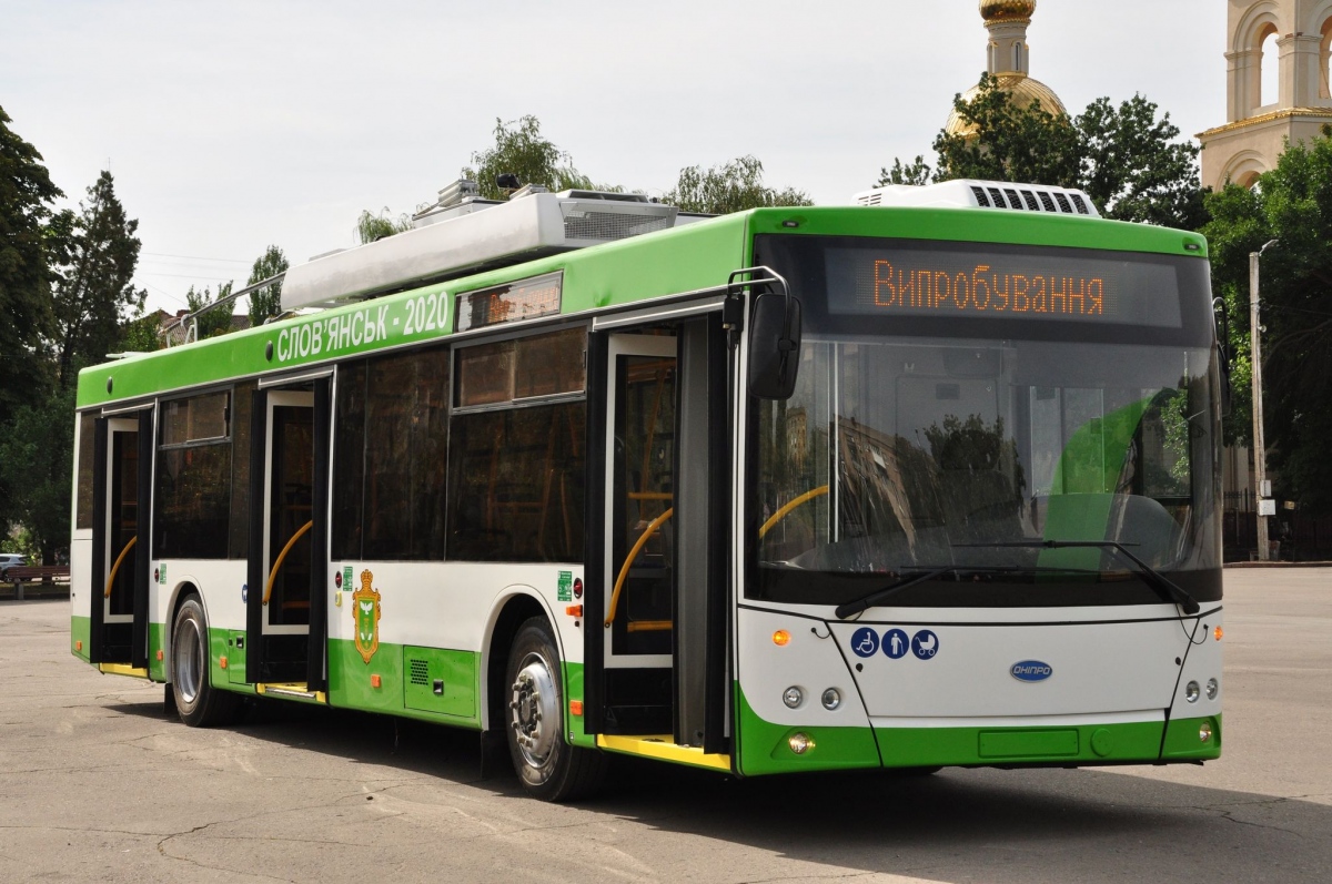 Славянск, Дніпро Т203 № 402; Днепр — Продукция «ЮМЗ» и выставки